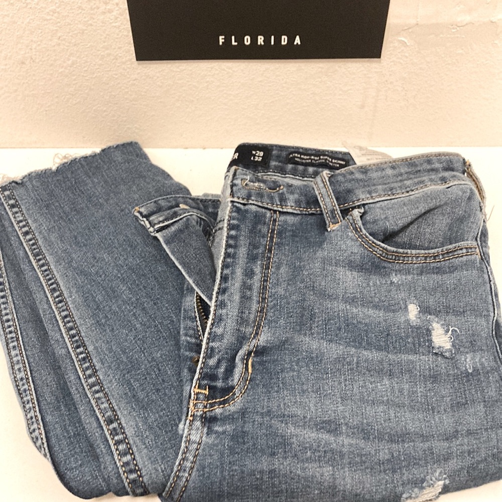 Size 9L Hollister beach size jeans cut denim